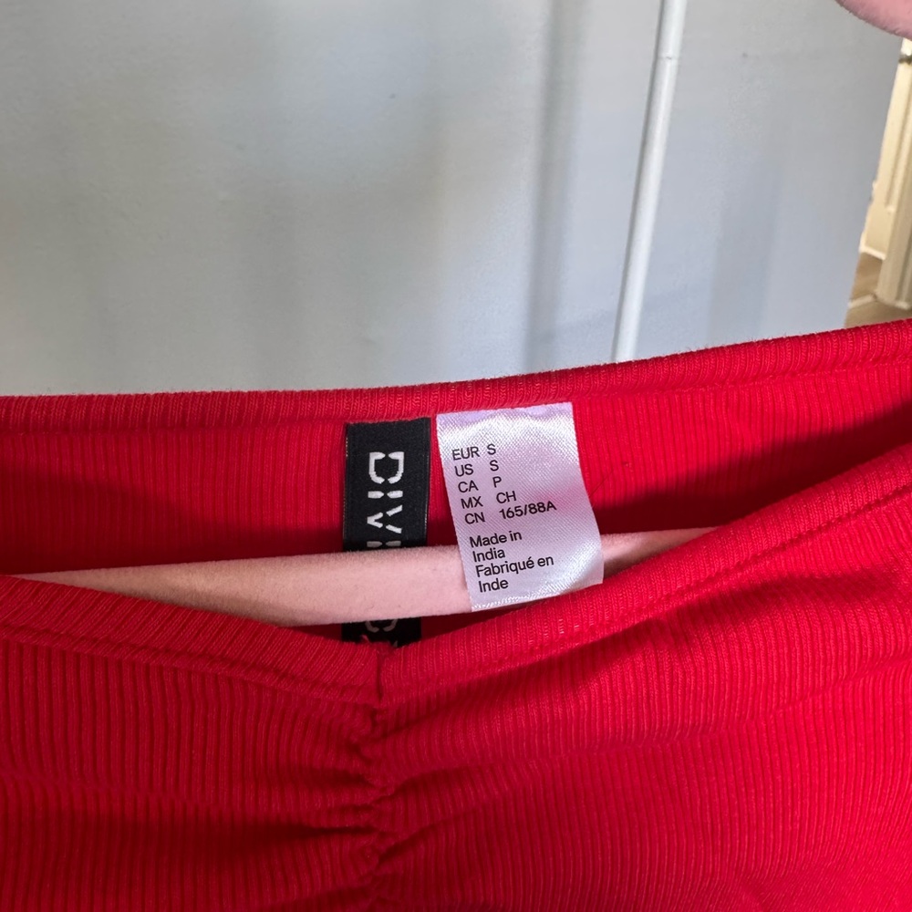 H&M Red Off-Shoulder Ribbed Crop Top - Picture 2 of 3